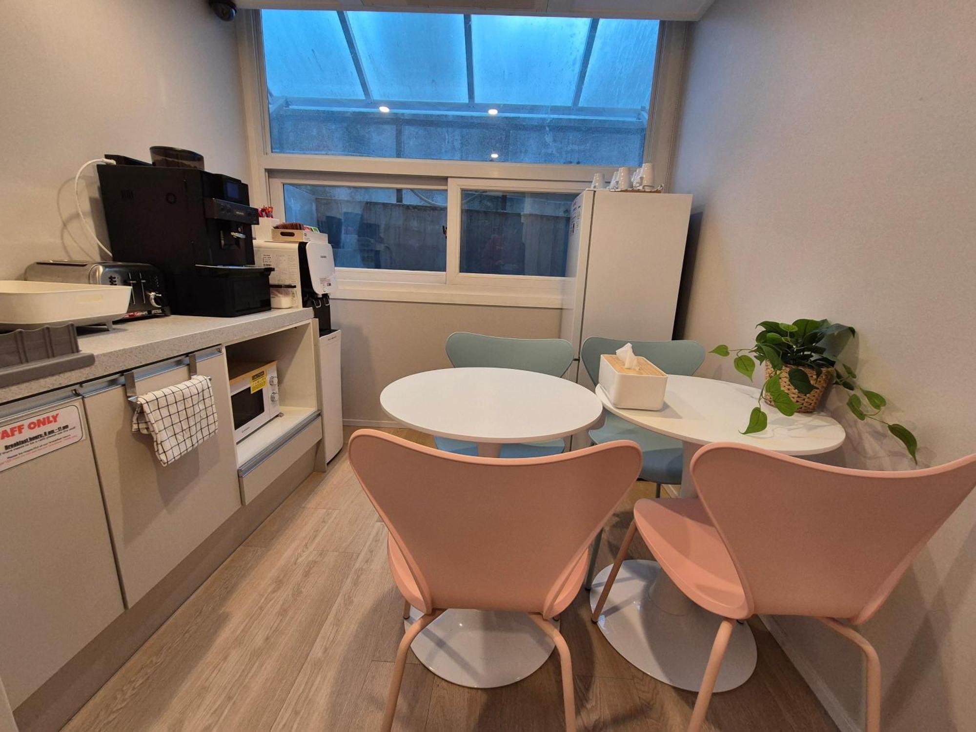 Oyo Hostel Myeongdong 6 Seoul Exterior photo
